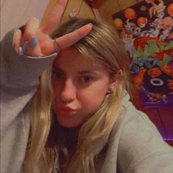 Meet your Posher, Alexis - Picture 1 of 1